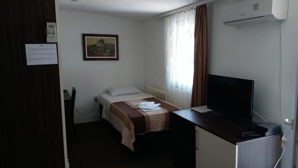 Gros Hotel - Leskovac Leskovac  Dış mekan fotoğraf